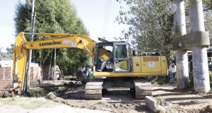 Achával recorrió la obra hidráulica del Bajo Güemes en Manuel Alberti