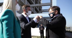 Fernández elogió el trabajo de Pilar y la Provincia tras la aplicación de la vacuna 3 millones