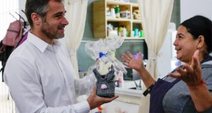 Achával acompañó a las mujeres del taller de Pascua en la Casa de Desarrollo Humano de Salas