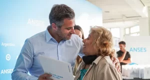 Achával acompañó a pilarenses que recibieron su jubilación