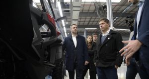 Achával y Kicillof recorrieron una planta industrial en Pilar