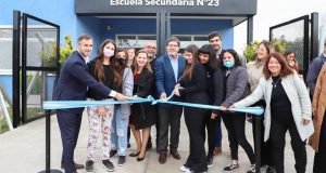 Achával inauguró con Sileoni una nueva escuela en Derqui