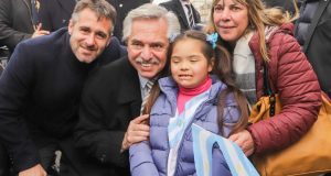Achával acompañó al Presidente y a alumnos de Pilar en la Promesa a la Bandera