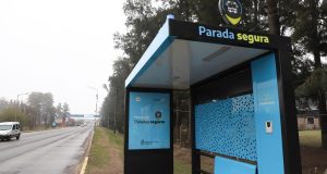 Achával recorrió las paradas seguras que ya cuidan a los vecinos