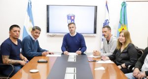 El Municipio anunció un bono y una recomposición salarial del 25% para los trabajadores municipales