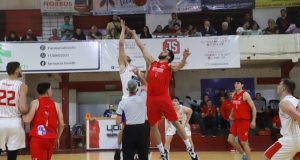 Achával acompañó la apertura de la Copa Municipal de Básquet