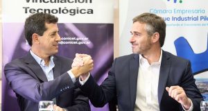 Achával, con investigadores del CONICET, empresarios y ministros nacionales en el Parque Industrial