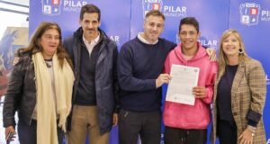 Achával y Álvarez Rodríguez entregaron sus partidas de nacimiento a vecinos de Pilar