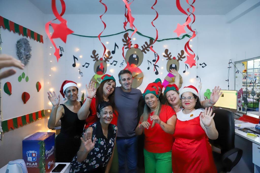 Achával acompañó a los chicos del Hospital Falcón y visitó instituciones en vísperas de la Navidad