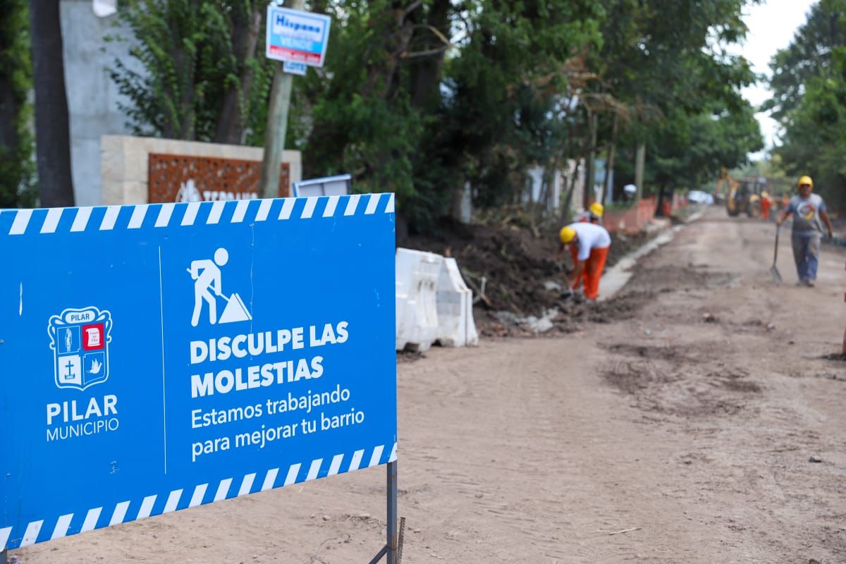Achával recorrió la obra de nuevos asfaltos en Del Viso