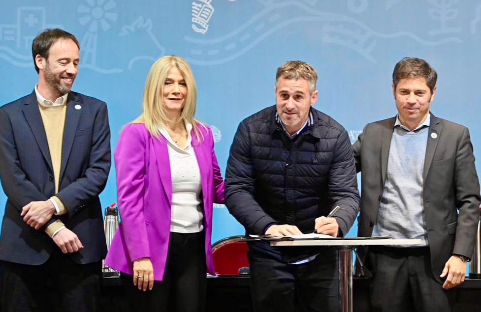 Achával acompañó a Kicillof en la firma del Fondo de Fortalecimiento Fiscal Municipal