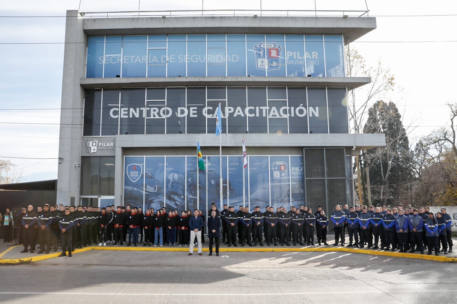 Achával acompañó a los agentes de la Guardia Urbana en el inicio de un nuevo ciclo formación